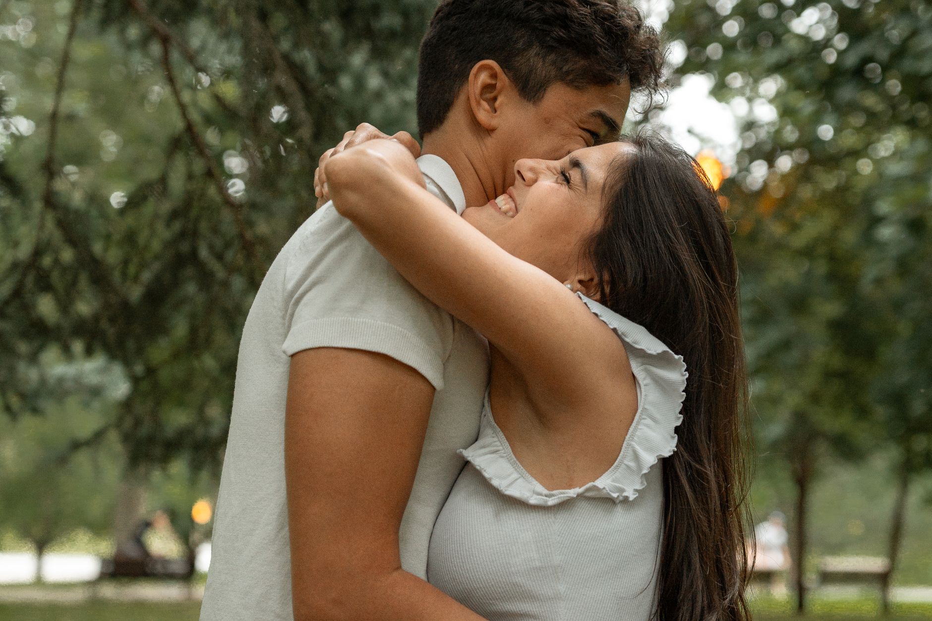 Casal abraçado