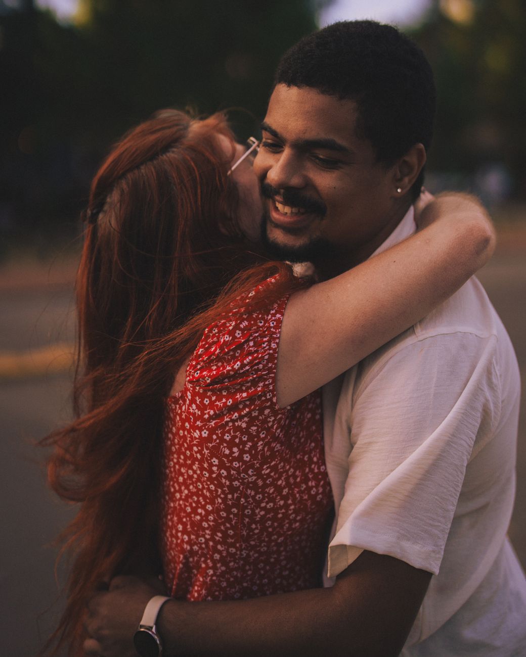 Casal abraçado