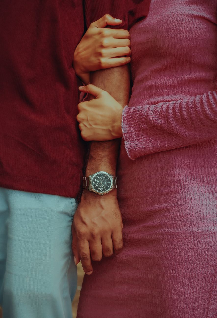 Casal abraçado
