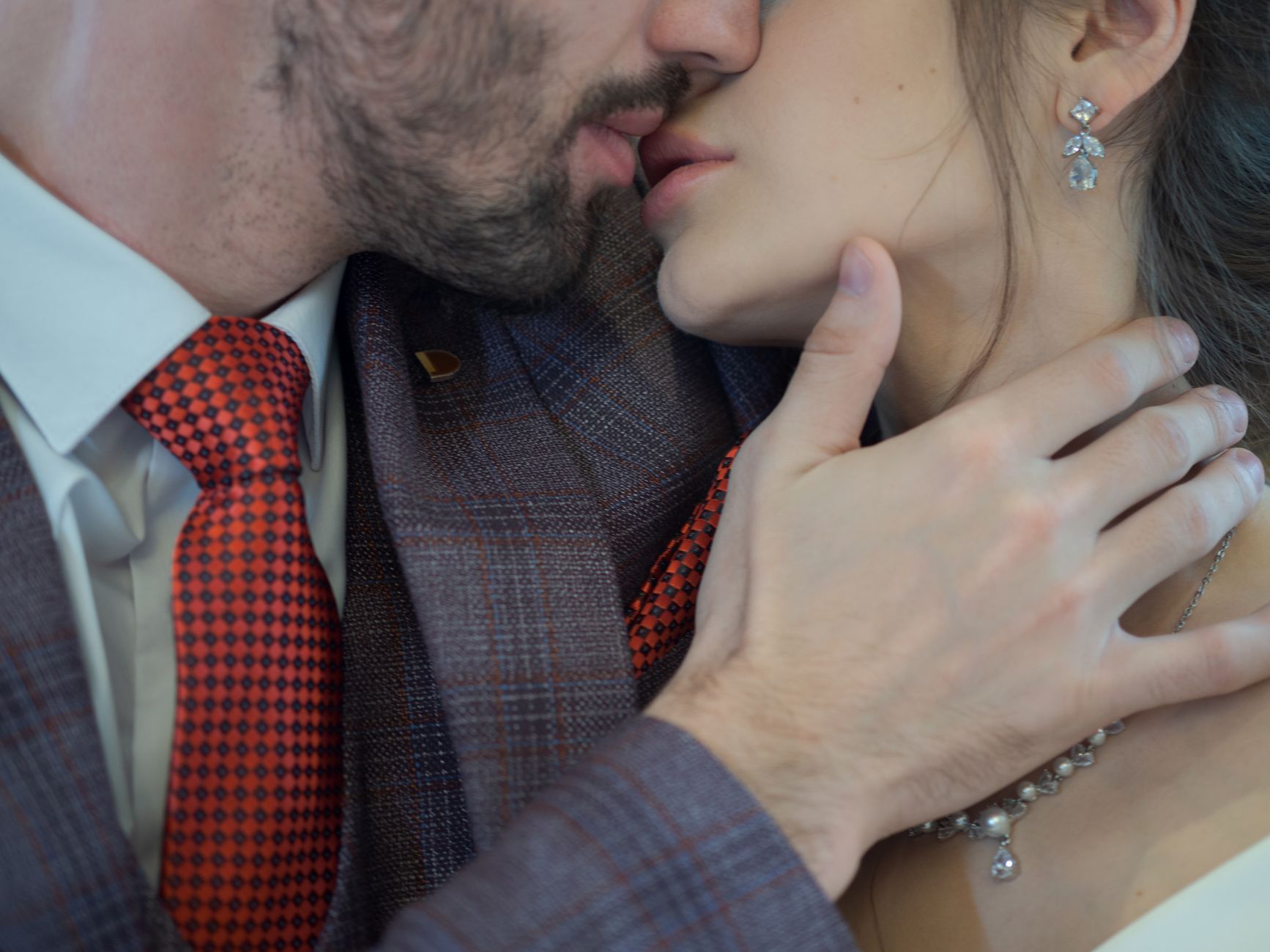 Casal abraçado